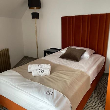 Kwarc Restauracja & Pokoje Hotelowe Susiec エクステリア 写真